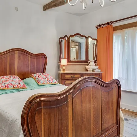 Дом отдыха Charming In Viroinval, Cleaning Included