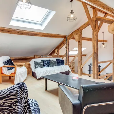 Дом отдыха Charming In Viroinval, Cleaning Included Le Mesnil
