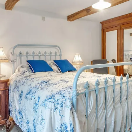 Дом отдыха Charming In Viroinval, Cleaning Included