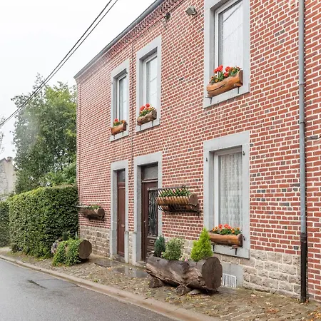 Дом отдыха Charming In Viroinval, Cleaning Included Le Mesnil